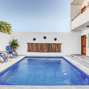 Hotel Capital O Yukon, Playa del Carmen